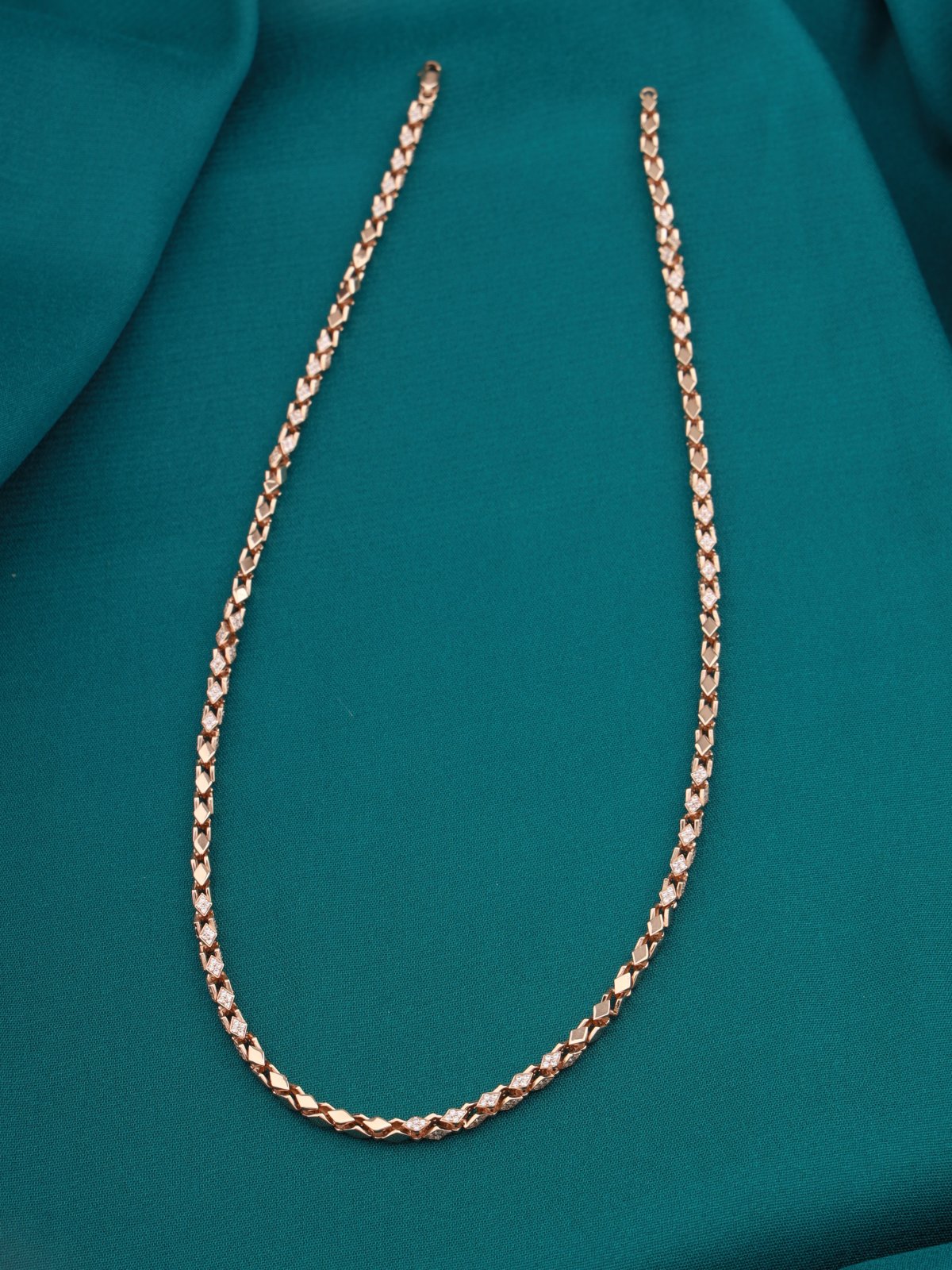 The Apex Chevron Petite Chain