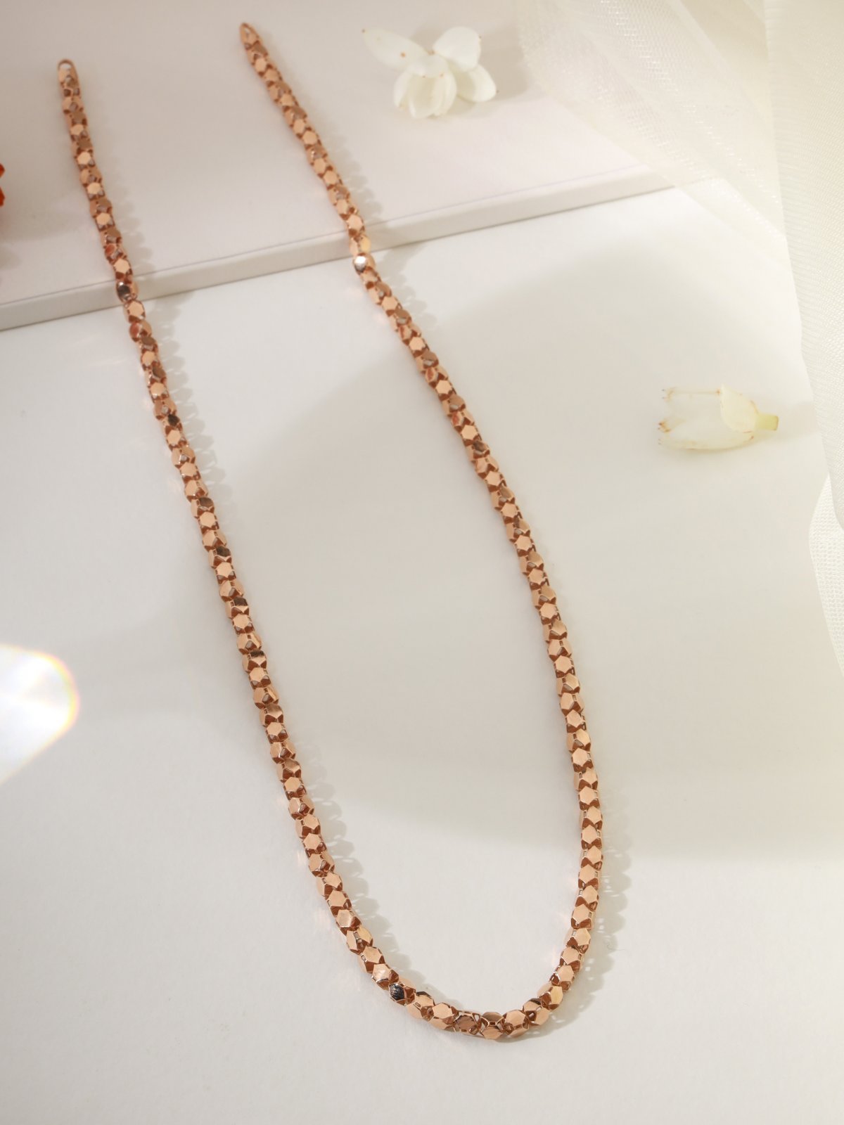 The Hex Bolt Geometric Chain