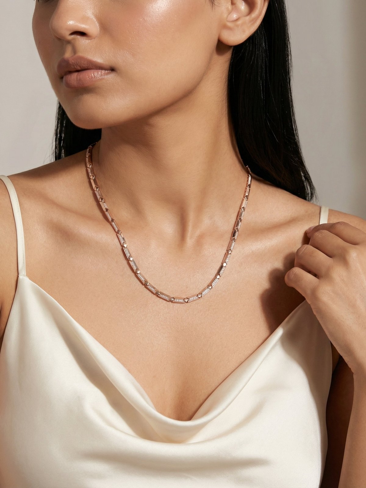 The Diamond-Facet Liquid Chain